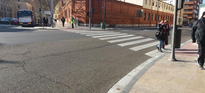 La Asociación Vecinal,exige una vez más al Ayuntamiento que tome las medidas oportunas a fin de prevenir los accidentes de peatones en los puntos negros del barrio y, en concreto, la calle Gondomar